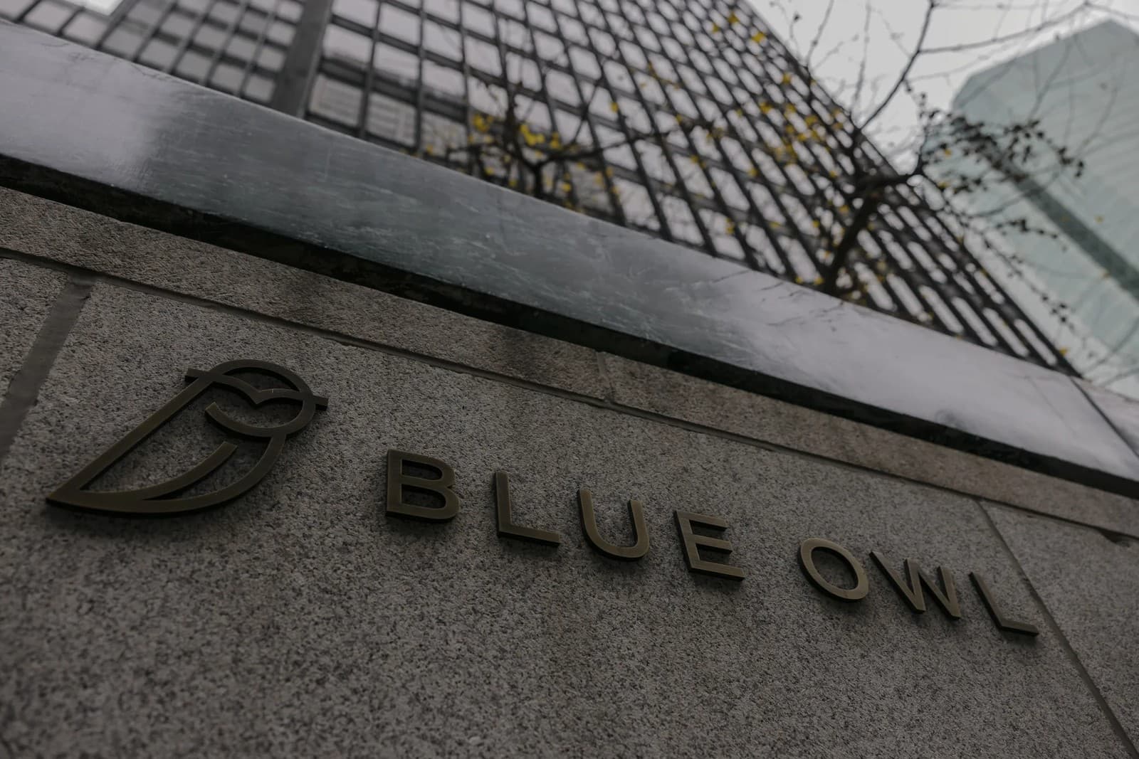 Private Credit Faces Reckoning Over SaaS Exposure and Surging Redemption Pressures